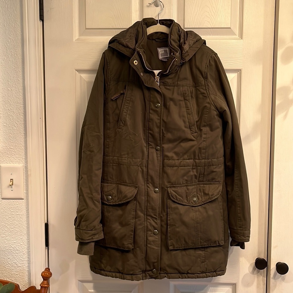 JCPenney brand size M zipper & button front closure lined quilted coat w/ hood